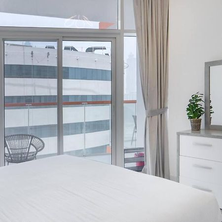 Lively Pop Apartment On The Business Bay Canal 迪拜 外观 照片